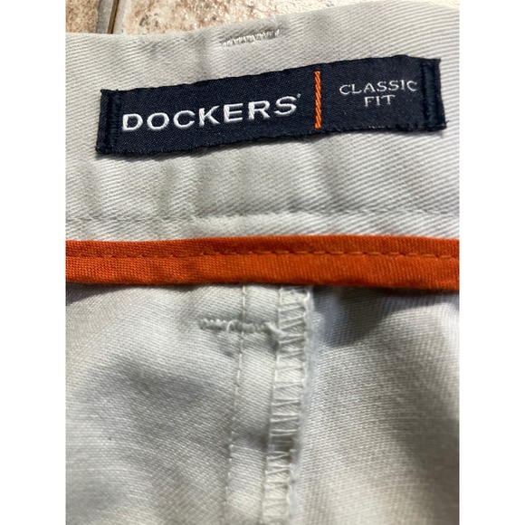 Dockers Classic Fit Mens Khaki Chino Pants Size 38x29 - Picture 2 of 5